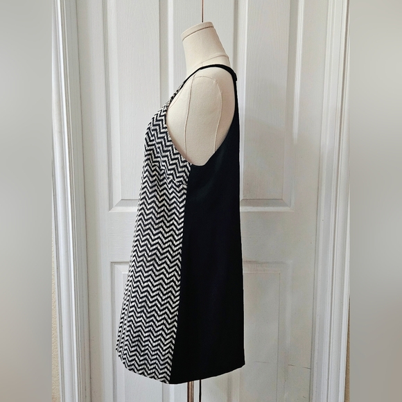 1 State Black and Cream Chevron Halter Neck Dress - Picture 3 of 9